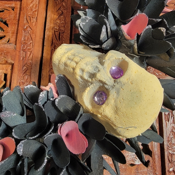 NWT Skull and Wood Flower Halloween Spooky Season Wreath - Picture 2 of 7